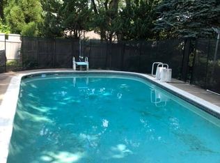 1918 Pimmit Dr, Falls Church, VA 22043