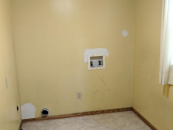 3rd image of 615 N Water St
