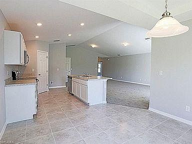 5th image of 2117 NE 4th Ave