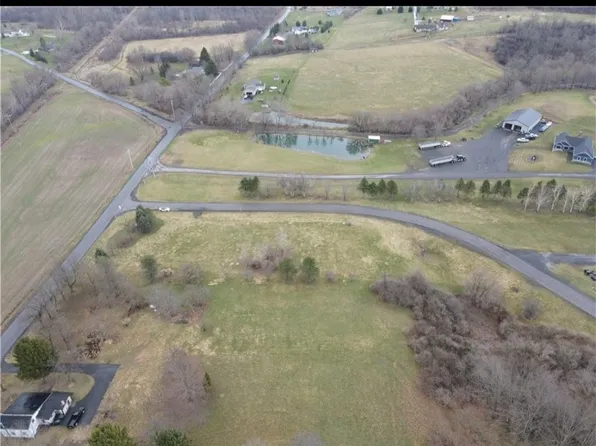 2 Hidden Greens Rd #16, Weedsport, NY 13166