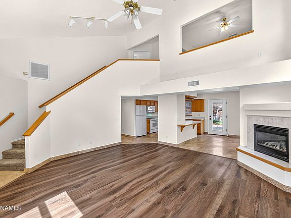 4th image of 4022 S Nicholas St