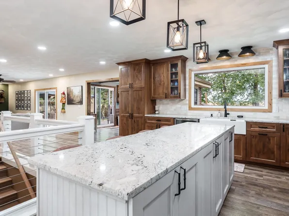 2126 N Polzin Rd, Janesville, WI 53548