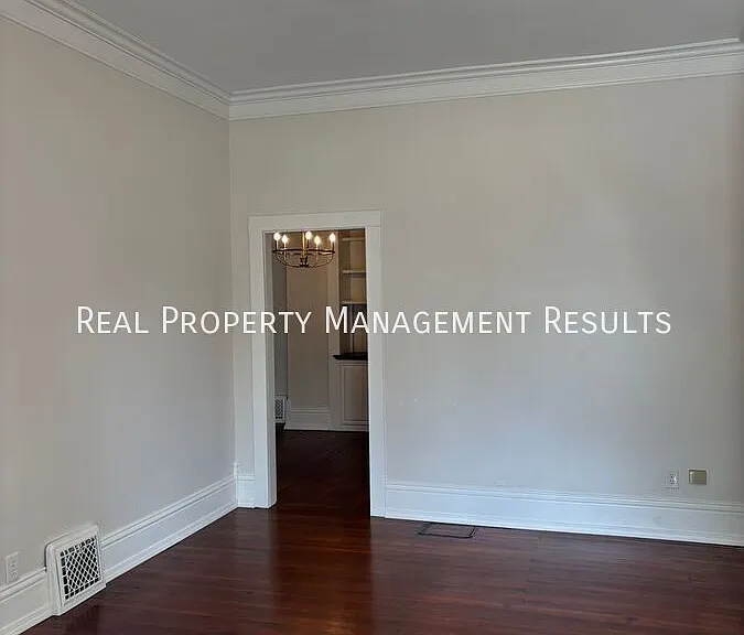 402 W Jennings St — Photo 3