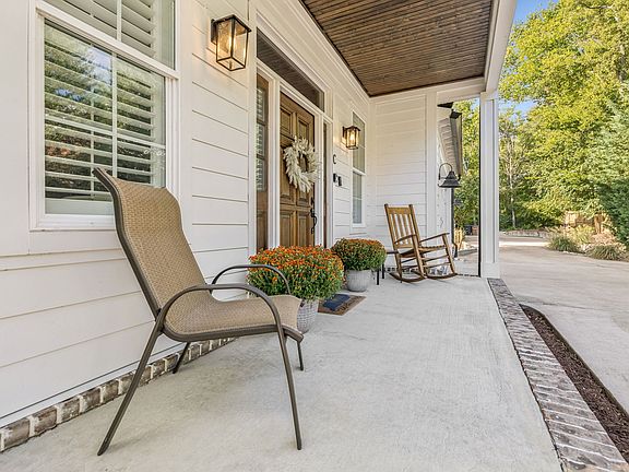 3rd image of 3304C Hobbs Rd