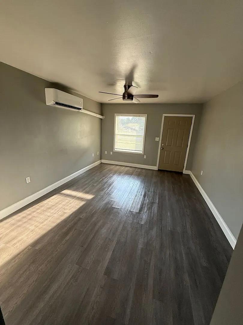 415 Lowther Street — Photo 4