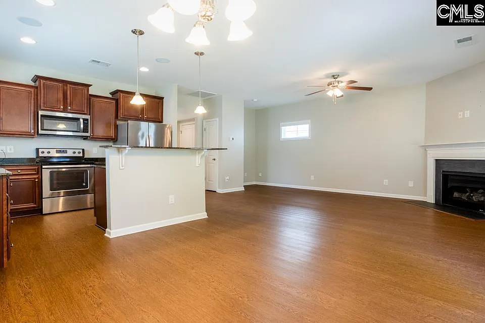 3 bed, 1608 sqft, $2,100 — Photo 3