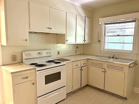 2nd image of 504 Mayflower Dr #A