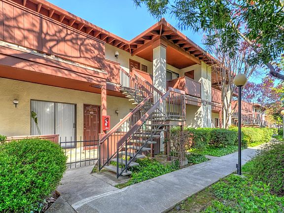 2nd image of 467 Costa Mesa Ter APT E