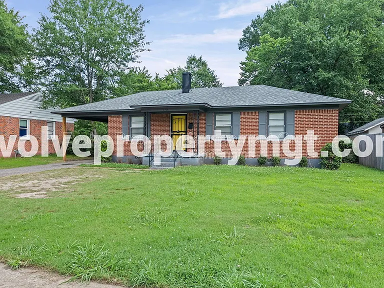 1716 Cornelia Ln — Photo 2