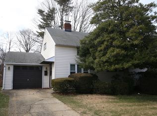 12 Story Ln, Hicksville, NY 11801