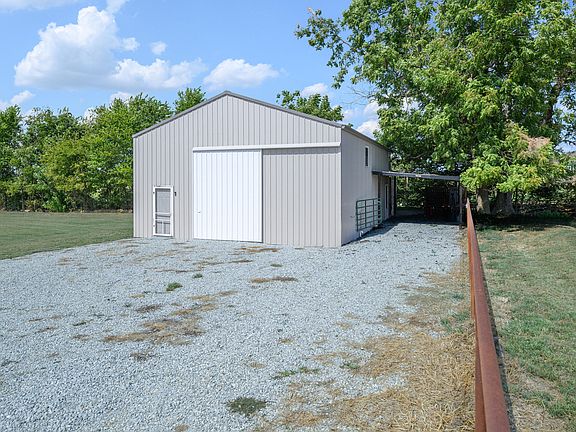 4th image of 1584 E 517th Road