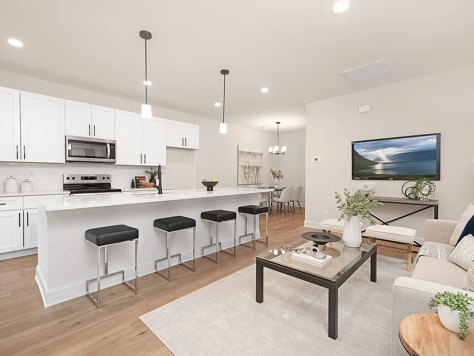 3 bed, 1212 sqft, $1,995 — Photo 2