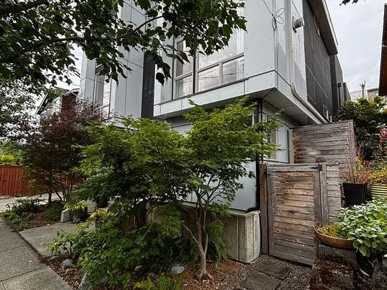 513 20th Ave E #D — Photo 2