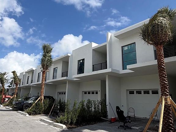 2nd image of 2511 Pierce Street #2
