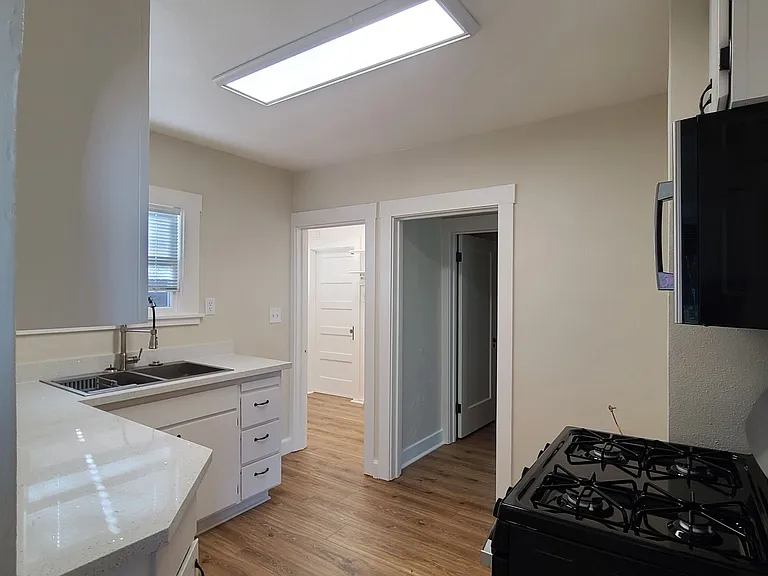 114 Taylor St — Photo 11