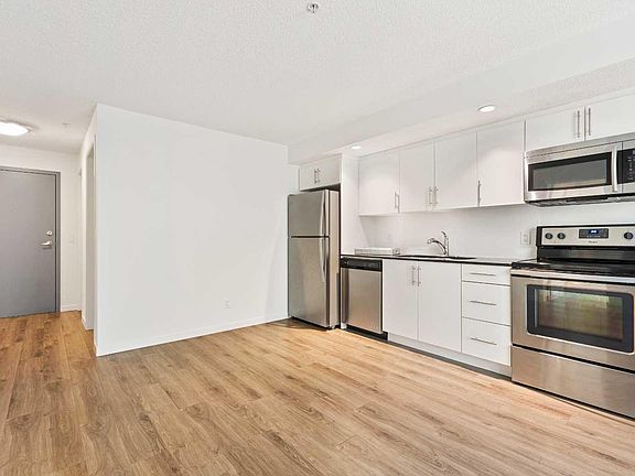 4th image of 1920 11th Ave SW #206