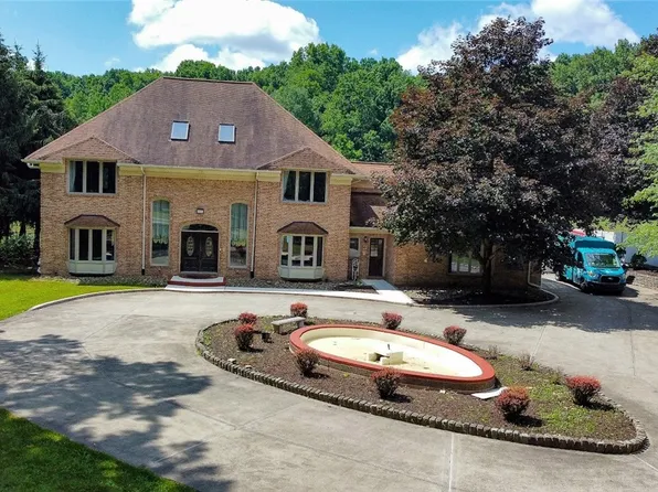 1563 Garvin Rd, Cranberry Township, PA 16066