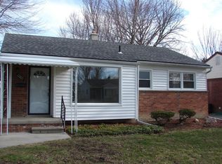 22821 Carolina St, Saint Clair Shores, MI 48080