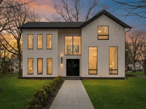 648 Falmouth Ave, Paramus, NJ 07652