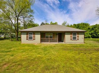 190 Elm St, Elkins, AR 72727