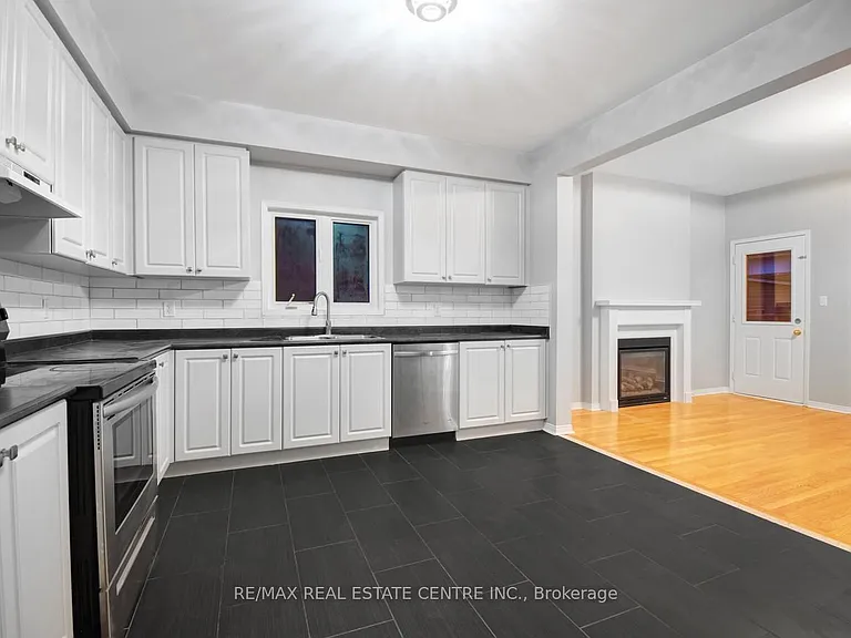 112 Commodore Dr — Photo 21