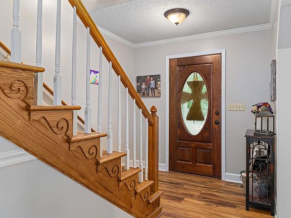 4th image of 1402 Meadow Dr