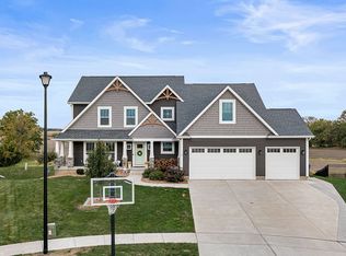 9 William Ct, Le Claire, IA 52753