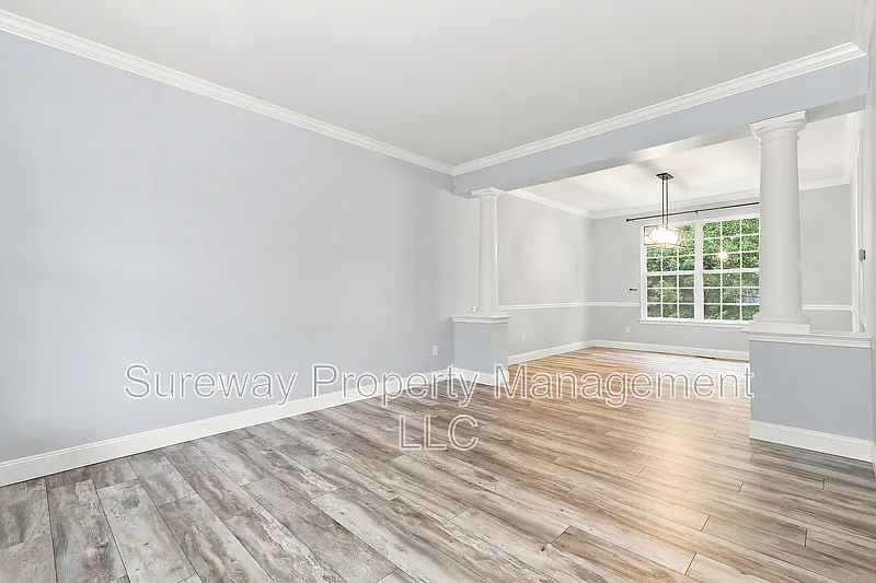 5 bed, 3.5 bath, 3800 sqft, $4,500 — Photo 2