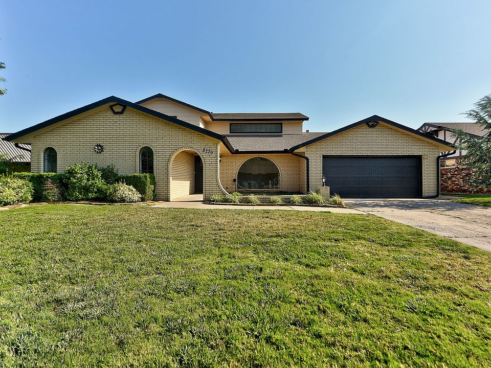 1st image of 8229 NW 115th St