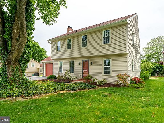 3rd image of 458 Ashford Dr