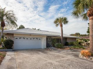 9542 Oakhurst Rd, Seminole, FL 33776