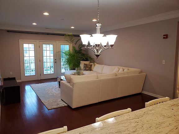 4th image of 213 Center Meadow Ln