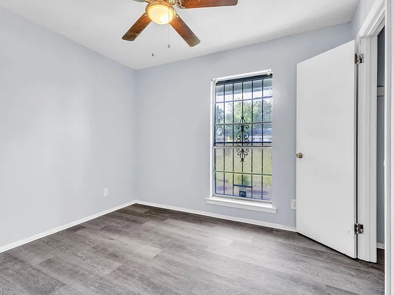 701 Southlawn Dr — Photo 12