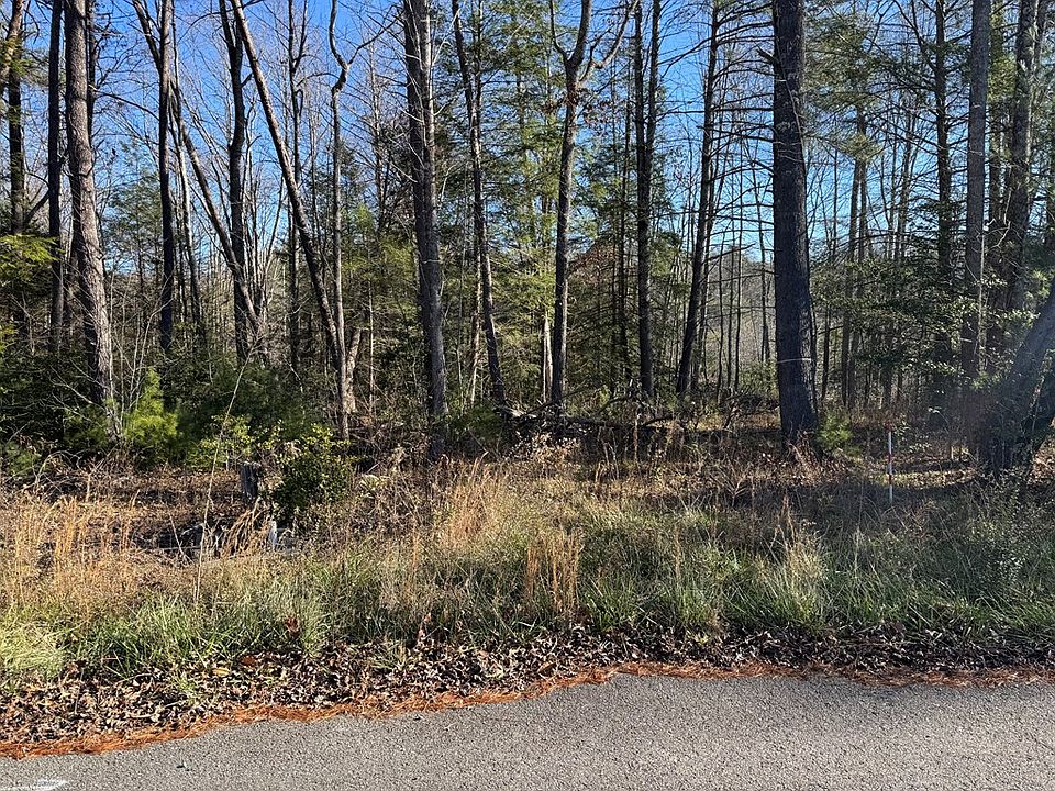 2nd image of 16 Ferry Bend Trl