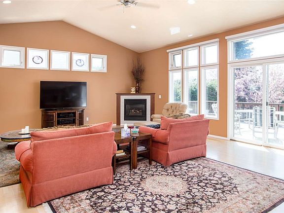 3rd image of 2803 W Grace Ave