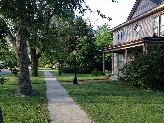 2nd image of 216 N Green Ave