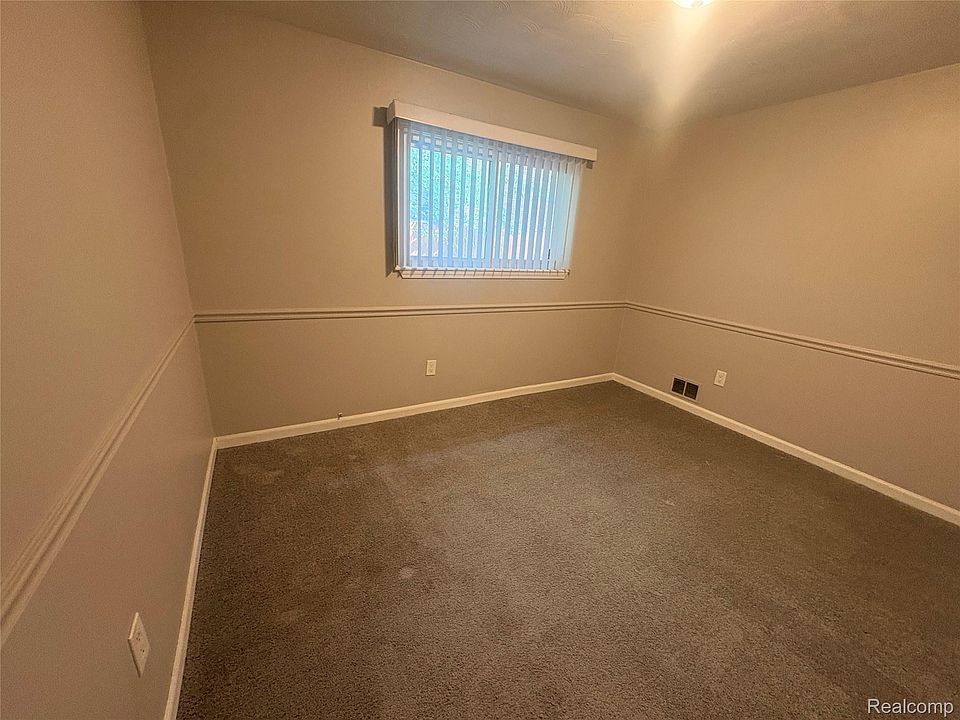 33 E Brockton Ave, photo 12
