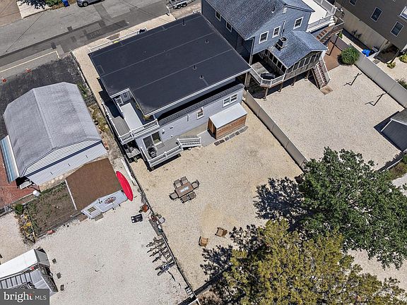 4th image of 340 Kentford Ave