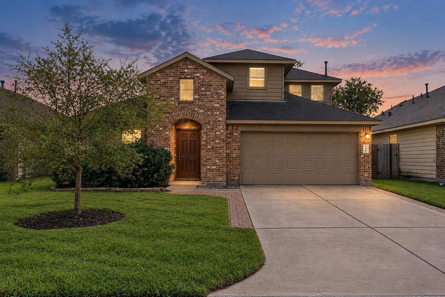 4 bed, 2.5 bath, 2216 sqft, $1,995 — Photo 4