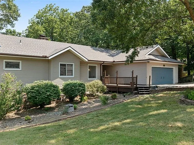 44 Sandwick Dr — Photo 1