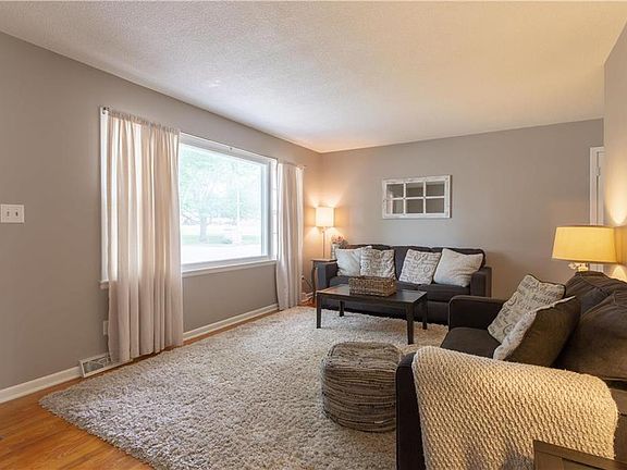 4th image of 1215 Tamara Dr