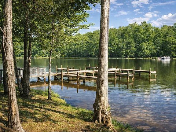 3rd image of 237 Terrapin Pointe Rd