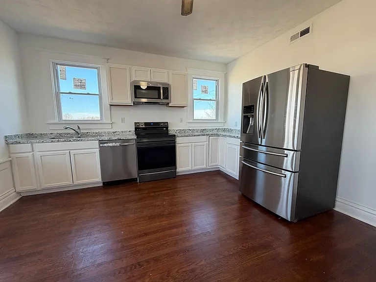 860 King William Rd — Photo 7