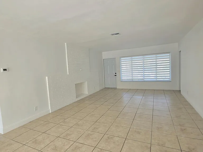 806 N 31st Ct — Photo 7
