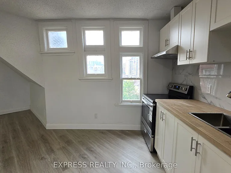 252 James St S #301 — Photo 12
