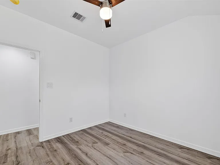 7725 Hoffman St #B — Photo 19