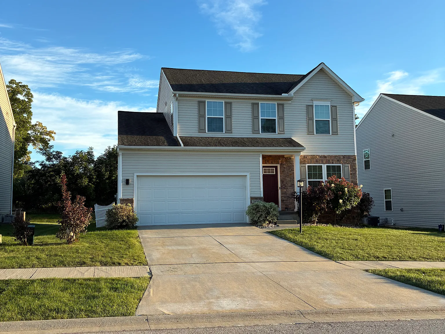 4 bed, 2.5 bath, 1950 sqft, $2,995 — Photo 1