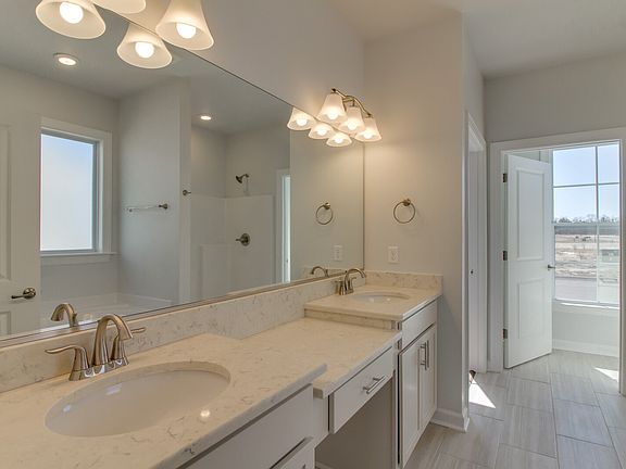 5th image of 2220 Sanibel Ln