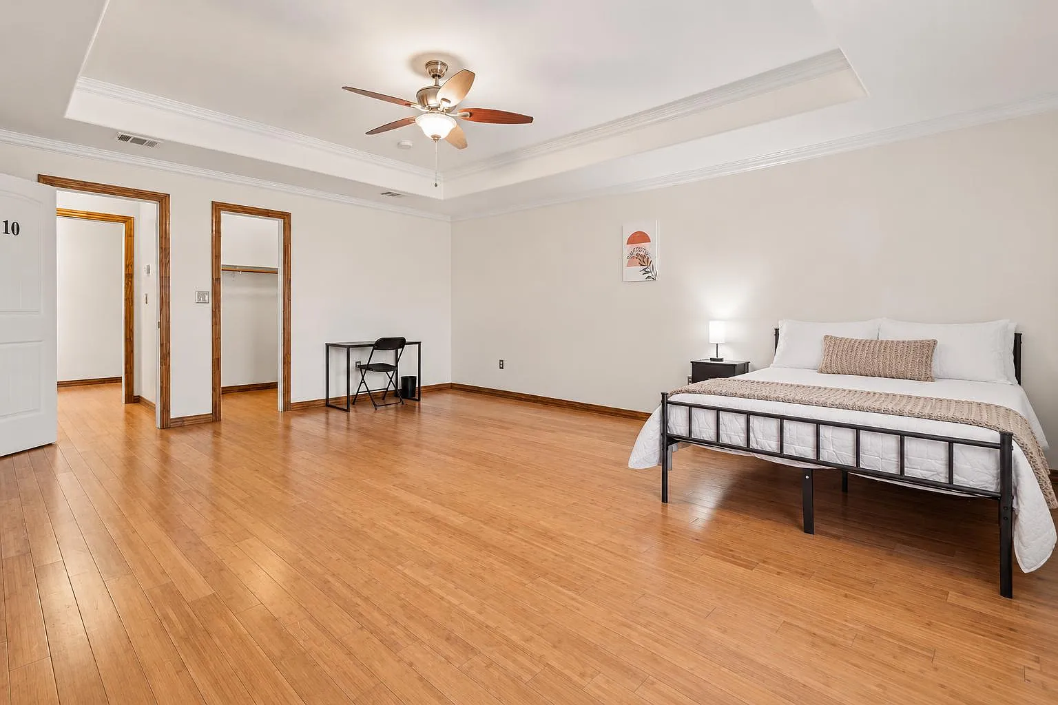 4 bed, 3.5 bath, 3470 sqft, $866 — Photo 1