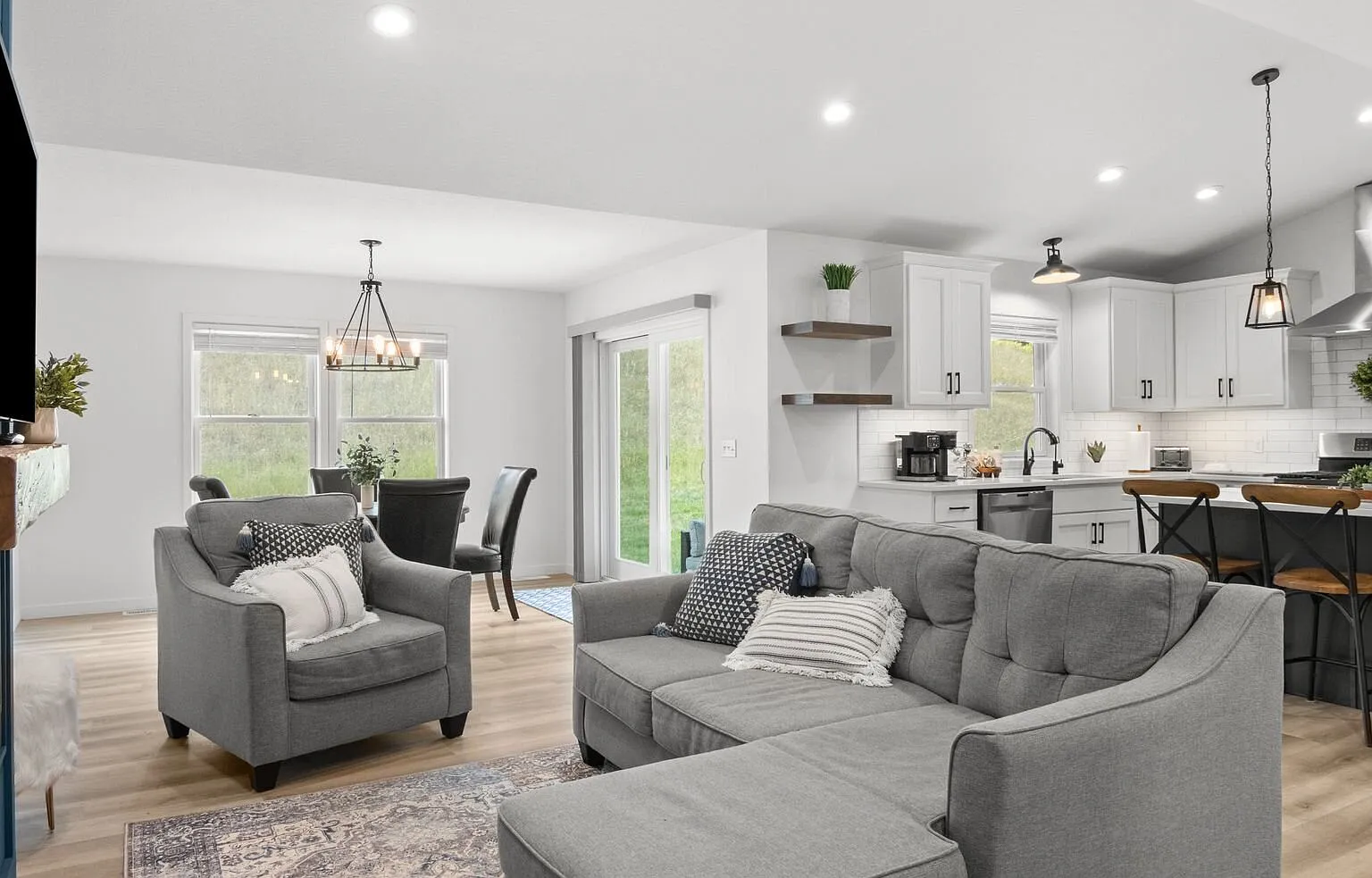 Furnished Home with Modern Amenities in Williamsburg — Photo 2